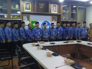 Sertijab Eselon III dan IV Disdik Riau, Erisman Yahya Tekankan Kolaborasi dan Pengabdian