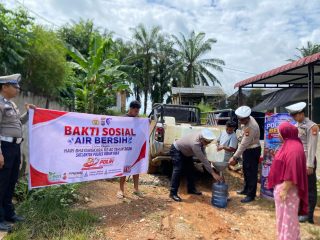 Polantas Menyapa : Hingga Hari ini 3.360 Paket Bansos dan 24 Titik Air Bersih Disalurkan Polda Riau