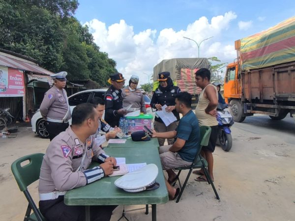 Cegah Kecelakaan, Ditlantas Polda Riau Bersama BPTD Gelar Razia dan Ramp Check Kendaraan Angkutan di Pekanbaru